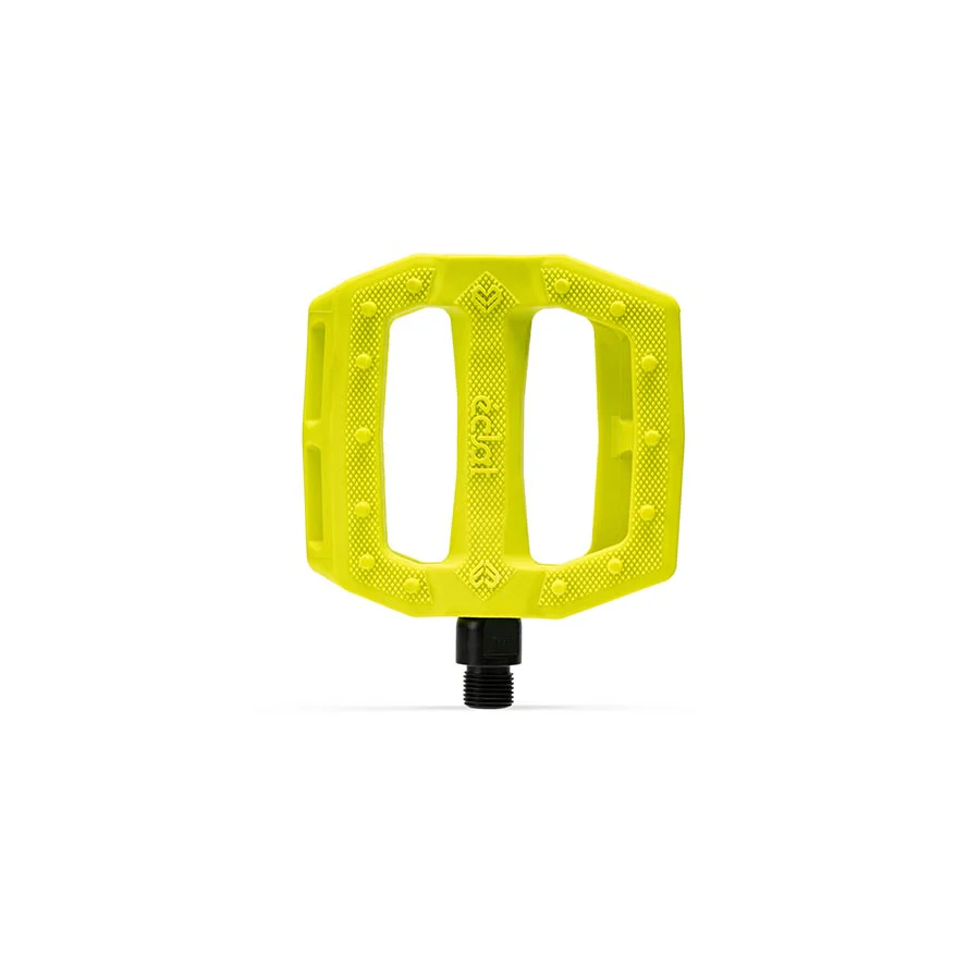 Eclat Slash Platform Pedals Body: Nylon Spindle: Cr-Mo 9/16'' Yellow Pair
