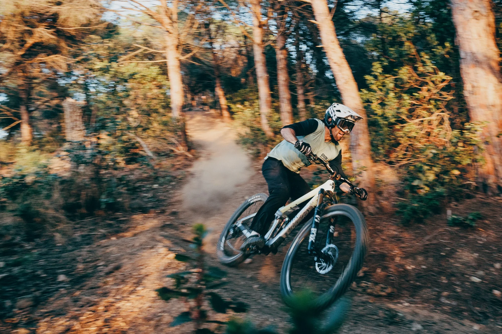 iXS Trigger X MIPS Helmet - Image 16