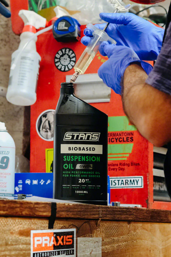 Stan's Biobased Suspension Oil - 20WT 1L - Image 4